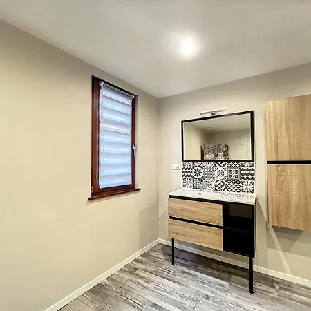 Aux Deux Tours Apartment *