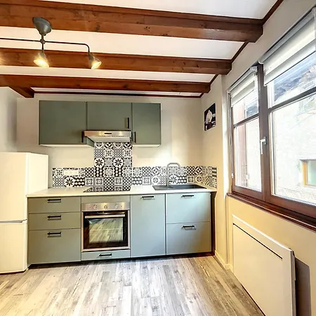 Aux Deux Tours Apartment *